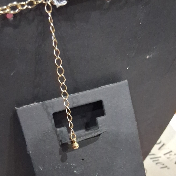 Taramanda Gold and Pink Teardrop Necklace Set . - Picture 7 of 15